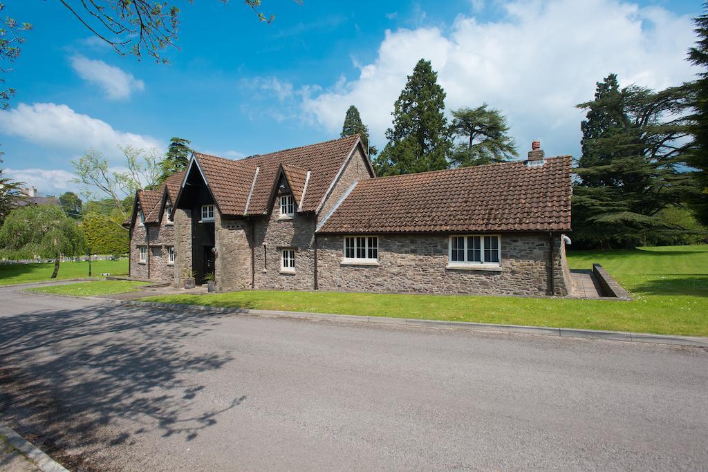 Cwrt Bleddyn Hotel & Spa Usk Bagian luar foto