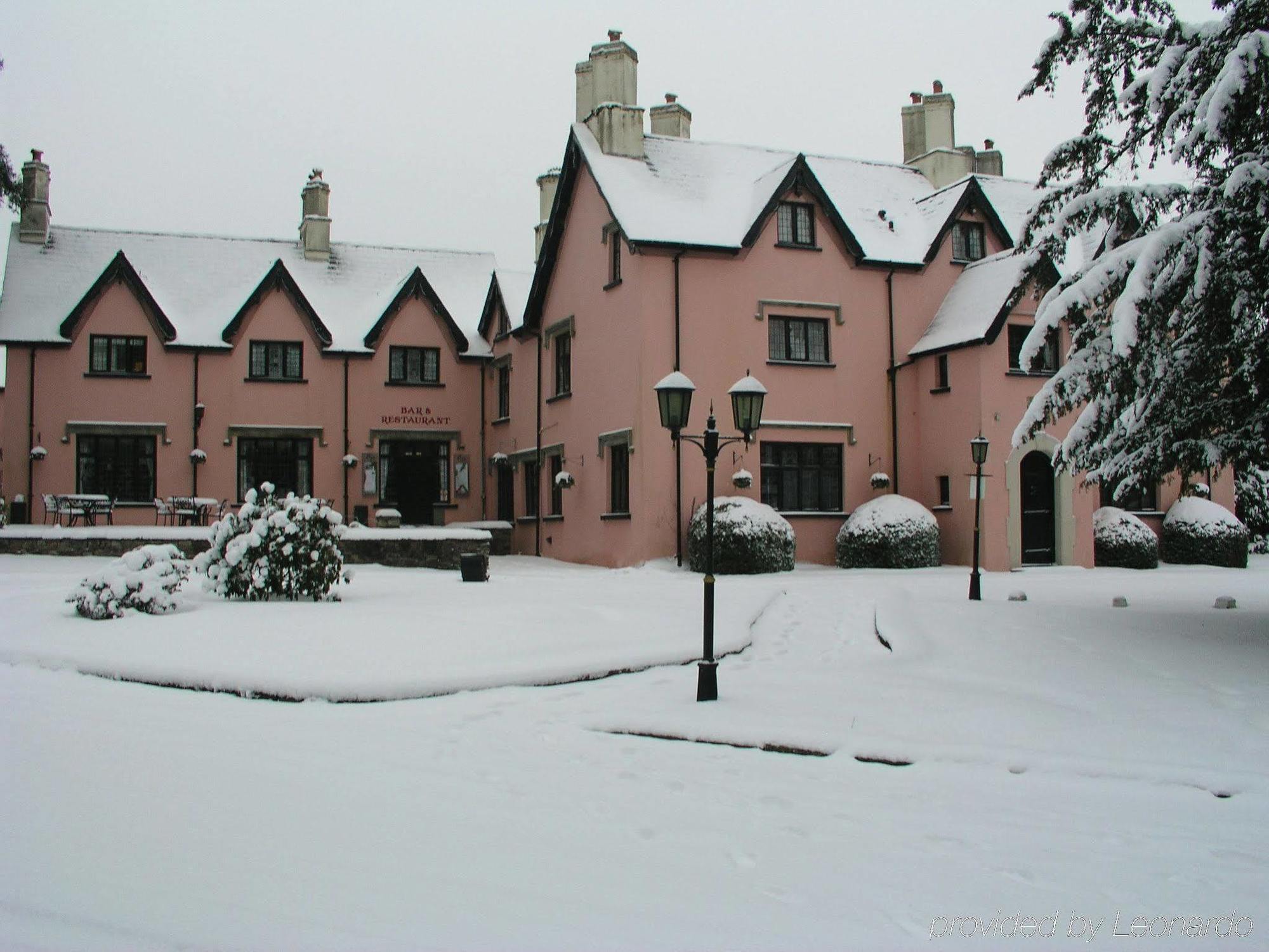Cwrt Bleddyn Hotel & Spa Usk Bagian luar foto