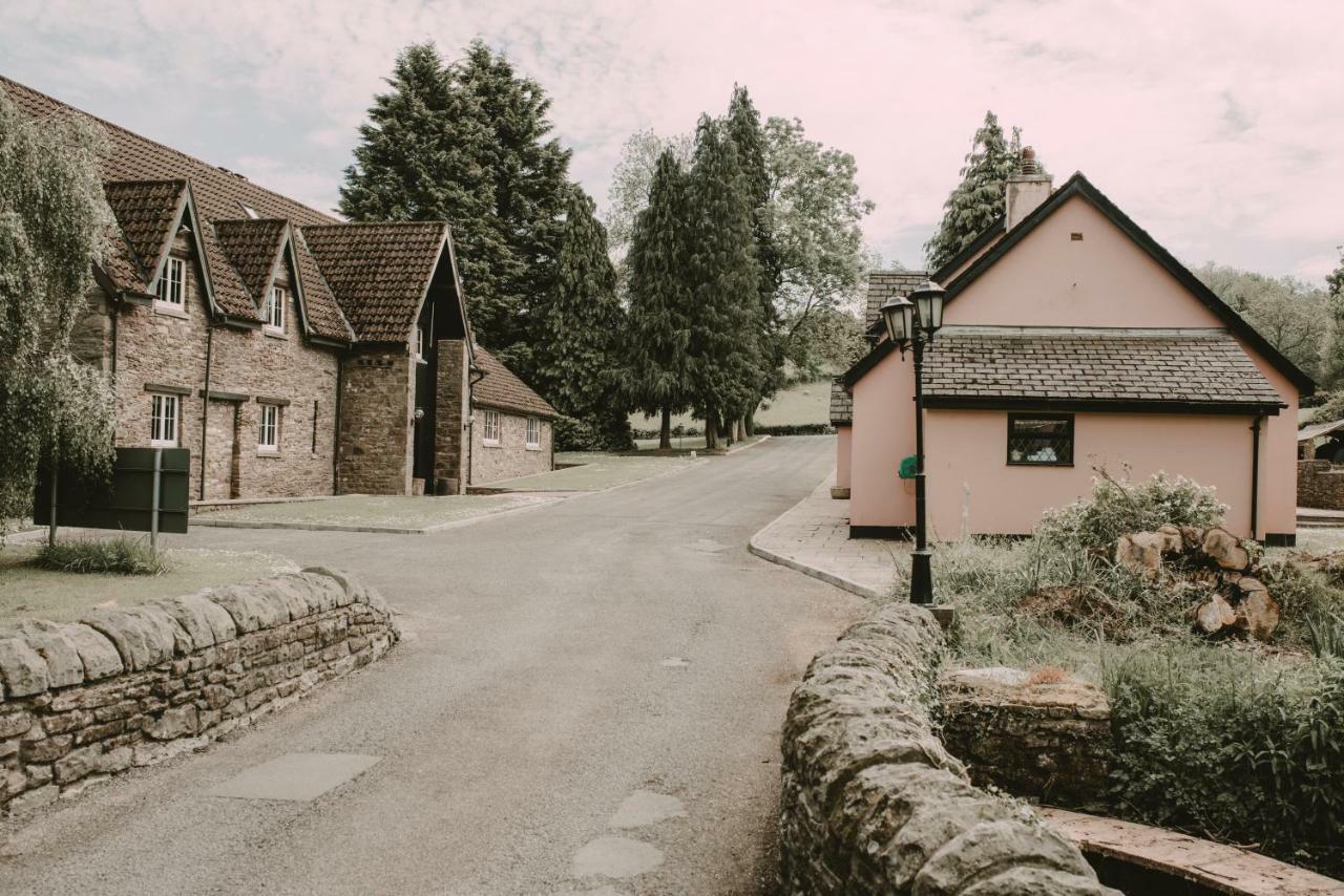 Cwrt Bleddyn Hotel & Spa Usk Bagian luar foto