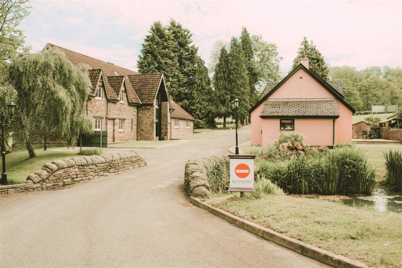 Cwrt Bleddyn Hotel & Spa Usk Bagian luar foto